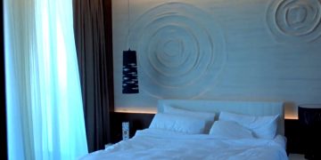 Турист из Саудовской Аравии ворвался в комнату к туристкам и просил интим