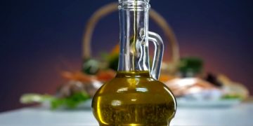 Туристы могут принять участие в производстве оливкового масла в Греции