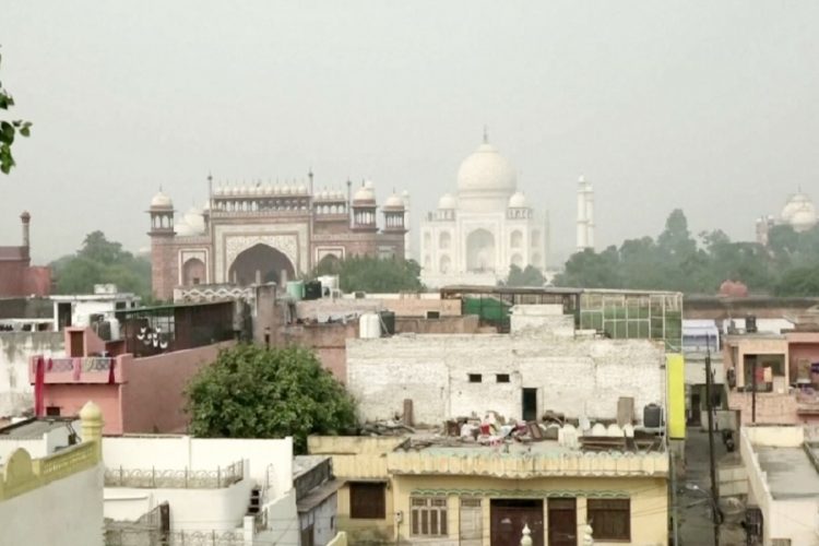 новость 07-11-2019 Собственные воздухоочистители установили в Тадж-Махале