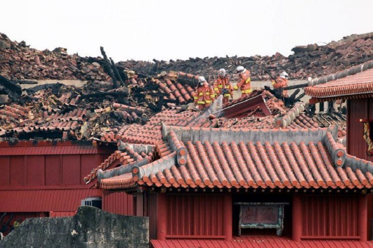 Пожар в замке Шури угрожает туризму Окинавы