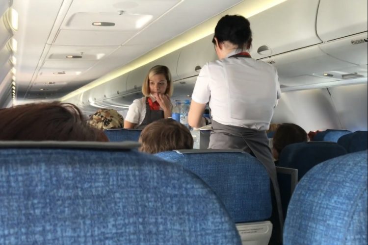 Гонконг просит авиакомпании сохранит слоты