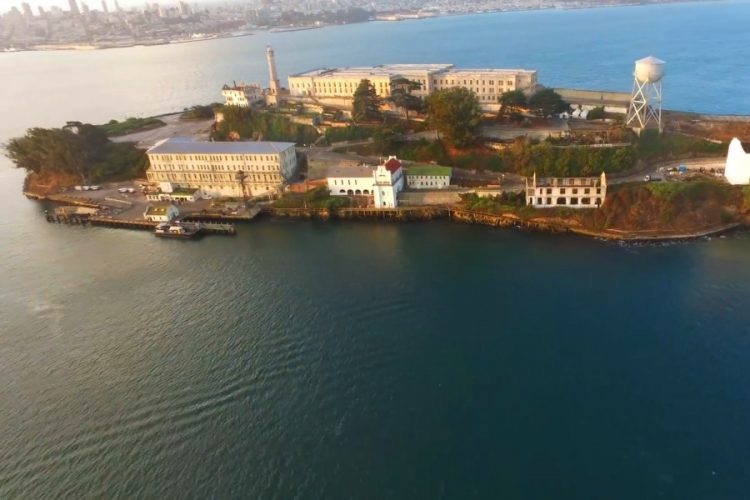 Остров Алькатрас отмечает годовщину противостояния с властями