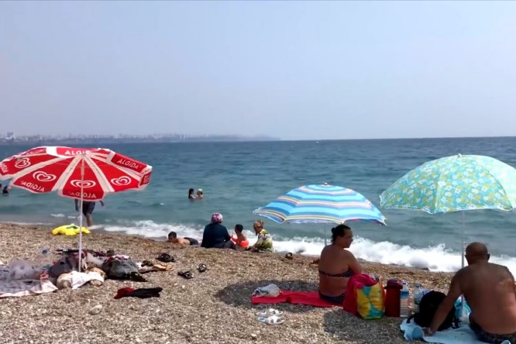 Пляж Коньяалты в Анталье может исчезнуть