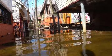 Уровень воды в Венеции поднялся еще больше