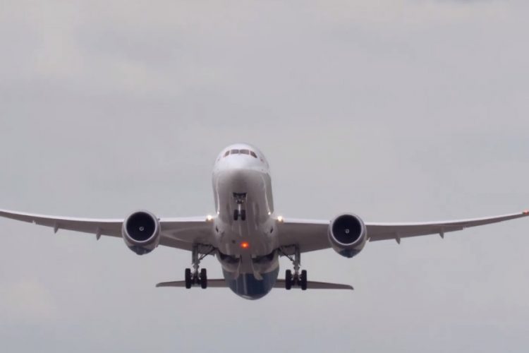 Снегопады парализовали работу аэропортов на Среднем Западе