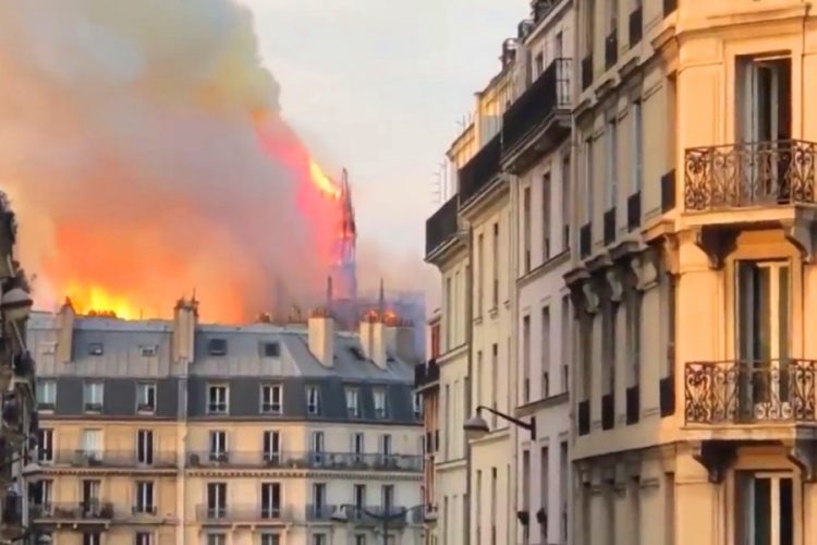 Нотр-Дам начнут реконструировать на ранее, чем в конце 2020-го