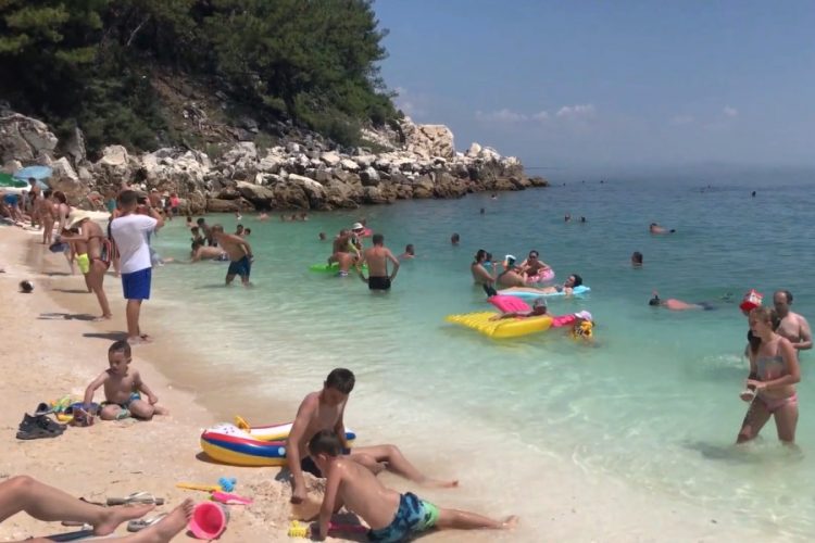 Горячая линия в Греции разрывается из-за запрета курения