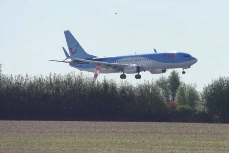 Турист остался голодным во время 10-часового рейса TUI