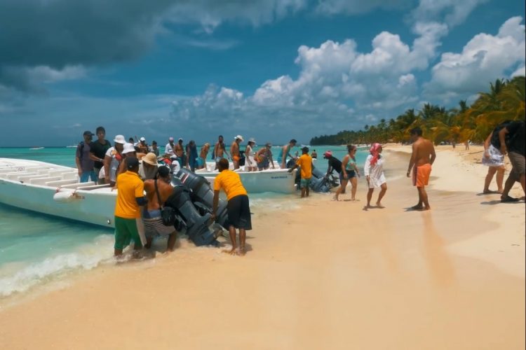 На Доминикану надвигается мощный ураган