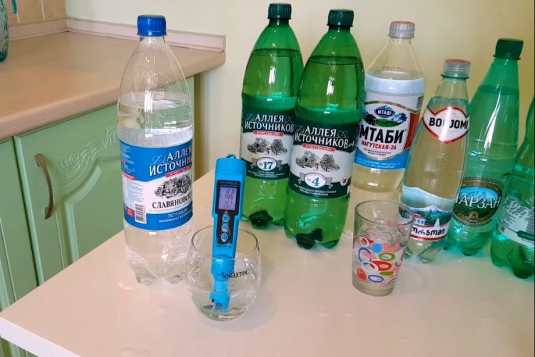 Крупные авиакомпании подают пассажирам грязную воду