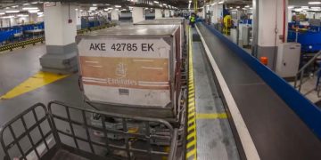 Работник аэропорта Чанги умышленно менял багажные бирки на сумках