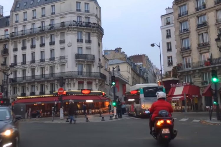 Мусульмане организовали протест на улицах Парижа