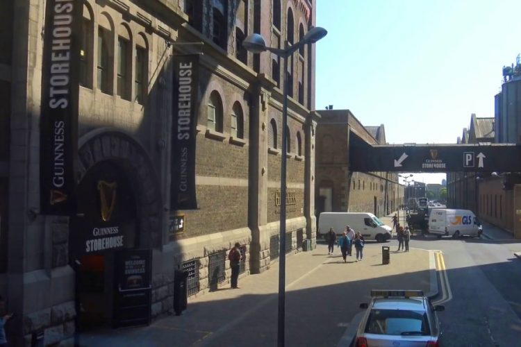 Expedia Group маркирует отели, которые имеют скрытые сборы