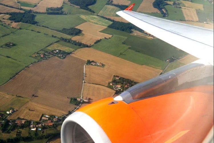 Эксперты с иронией обсуждают планы easyJet по поводу выбросов