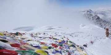 Турист умер во время восхождения на гору Эверест