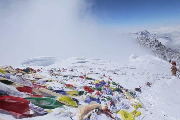 Турист умер во время восхождения на гору Эверест