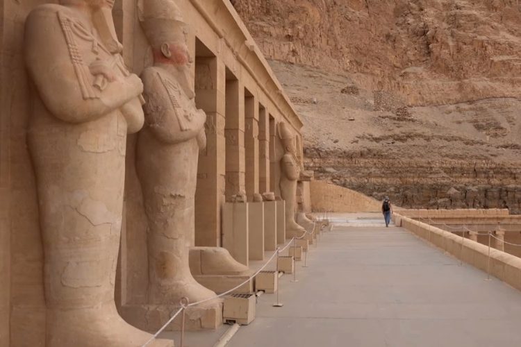 В Египте повышают плату за выезд из страны