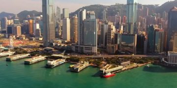 Пассажир пытался перевезти боеприпасы через аэропорт Гонконга