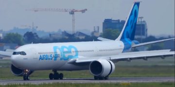 Самолет вернули производителю из-за запаха мокрых носков