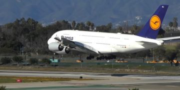 Lufthansa Group отменила 1300 рейсов. Что делать пассажирам?