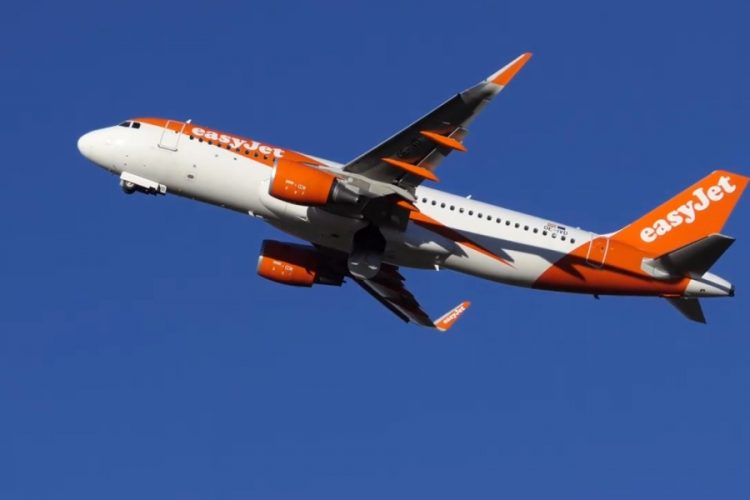 Самолет easyJet пролетел всего в 20 метрах от дрона