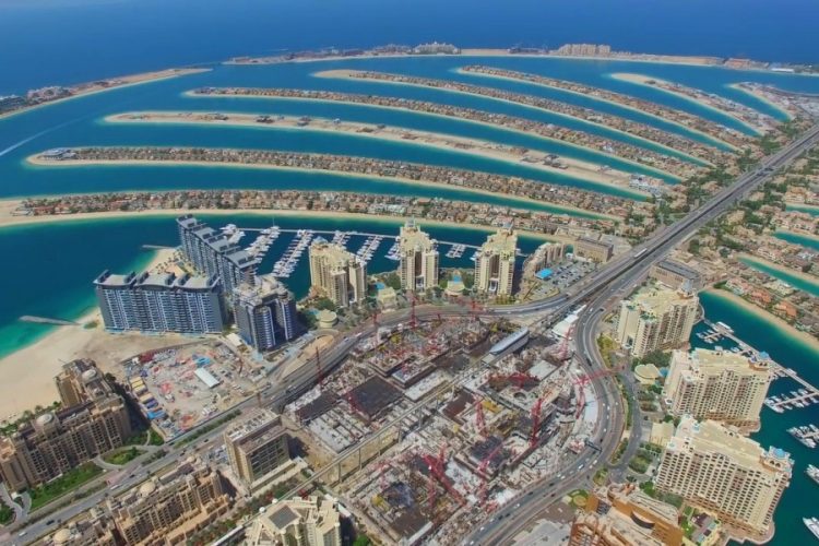 Вдоль набережной Пальмы Джумейра образуется новая достопримечательность