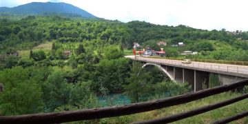 Число жерт землетрясения в Албании возросло до 49