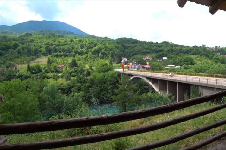 Число жерт землетрясения в Албании возросло до 49