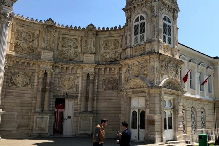 Дворец Долмабахче готовят к масштабной мемориальной церемонии