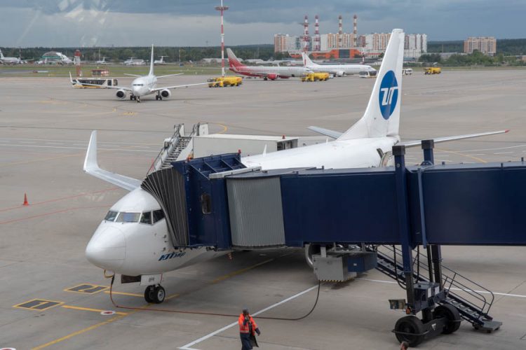 Какие новогодние подарки для пассажиров подготовили авиакомпании