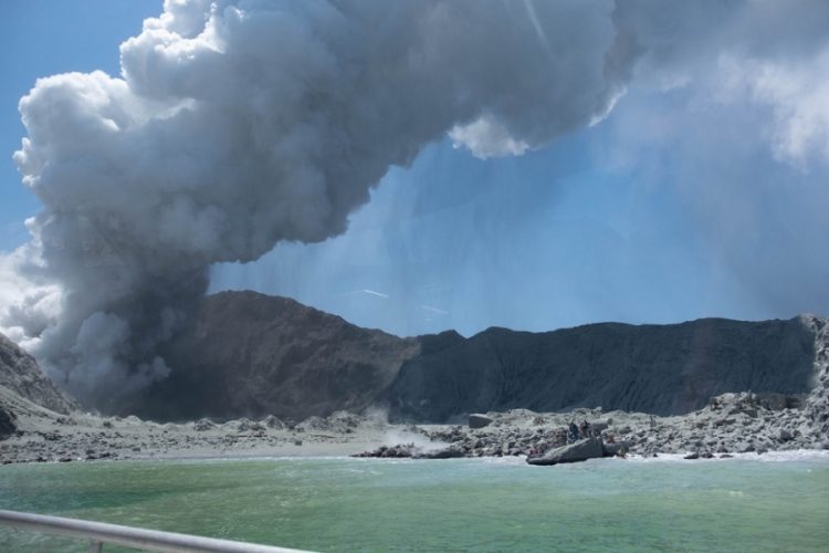 новость 11-12-2019 Десятки раненых при извержении вулкана White Island