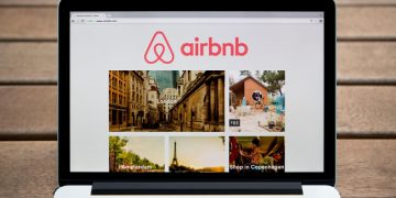 новость 29-12-2019 Airbnb возместит ущерб постояльцам за украденные подарки