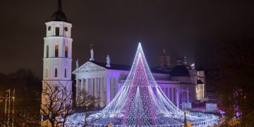 новость 03-12-2019 Вильнюсская елка стала красивейшей рождественской елкой Европы