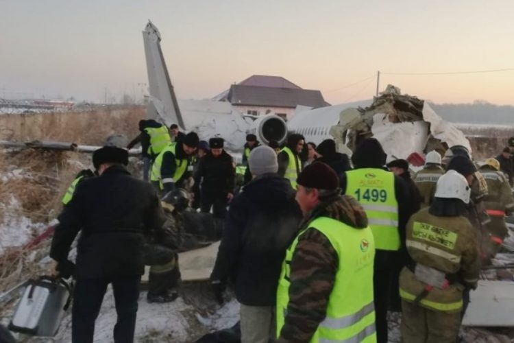 Под Алматы потерпел крушение пассажирский самолет - 15 погибших