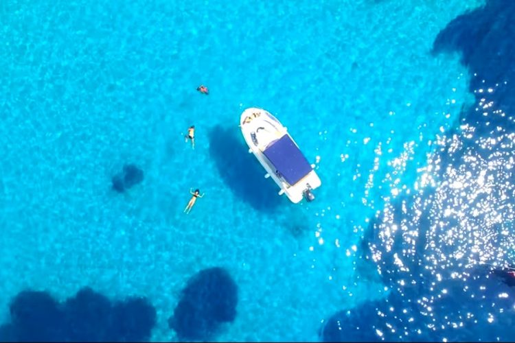 На пляже Морджим в Гоа россиян спасали из отбойного течения