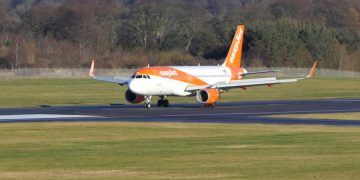 Пассажиры обвиняют easyJet в том, что ошиблись очередью на посадку