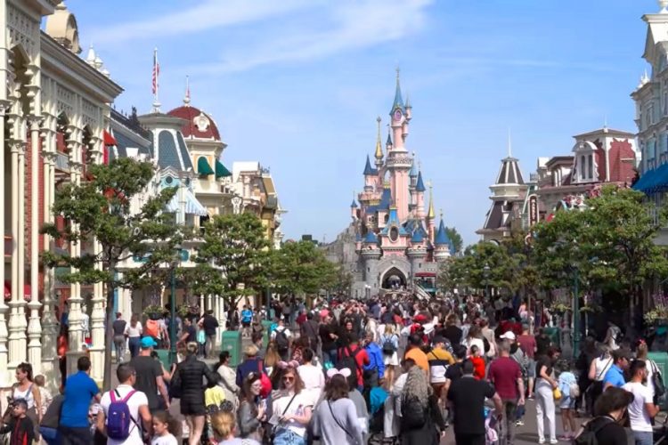 Исследование: сколько туристов готовы помочь другим в дороге?