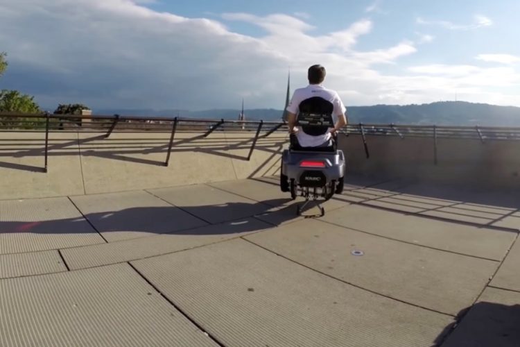 Etihad Airways протестировали автономные инвалидные коляски