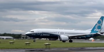 Boeing может остановить производство самолета 737 Max