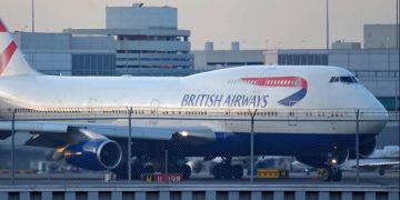 В самолетах British Airways появляется странный запах неизвестного происхождения