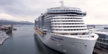 Эко-корабль Costa Smeralda наконец отправился в путешествие