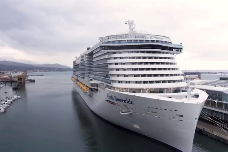 Эко-корабль Costa Smeralda наконец отправился в путешествие