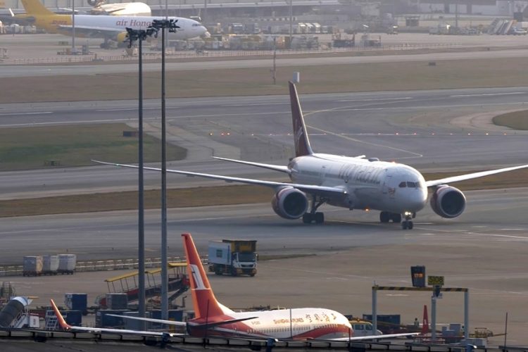 Hong Kong Airlines нашли деньги на зарплату сотрудникам