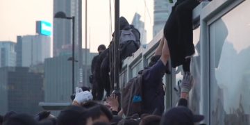 Турпоток в Гонконг сократился на 43.7% из-за протестов