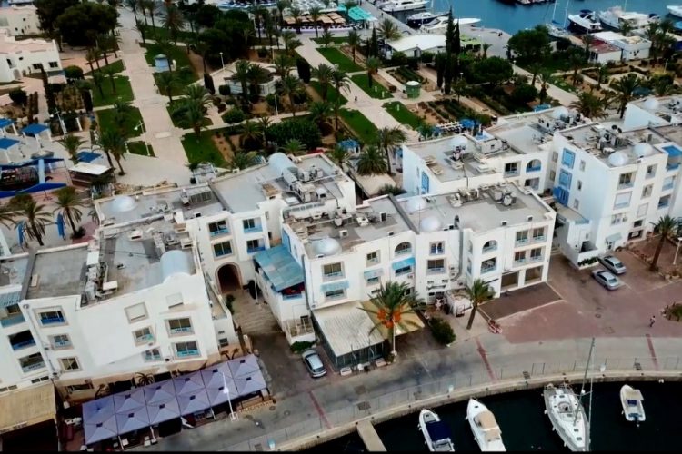 Все больше россиян едет в Тунис