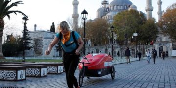 73-летняя женщина планирует пробежать из Британии в Непал