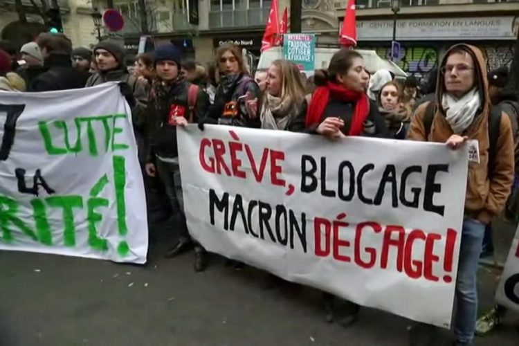 Забастовки во Франции могут не прекратиться на следующей неделе