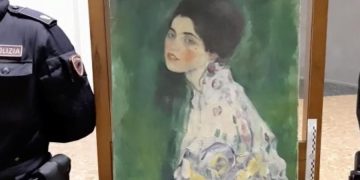 В стене итальянской галереи нашли украденную картину
