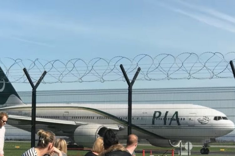 Бортпроводник избил пассажира из-за смены места