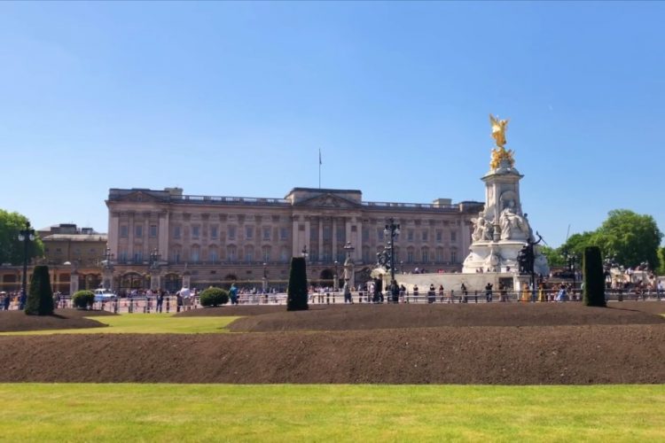 Букингемский дворец ищет организатора королевских путешествий